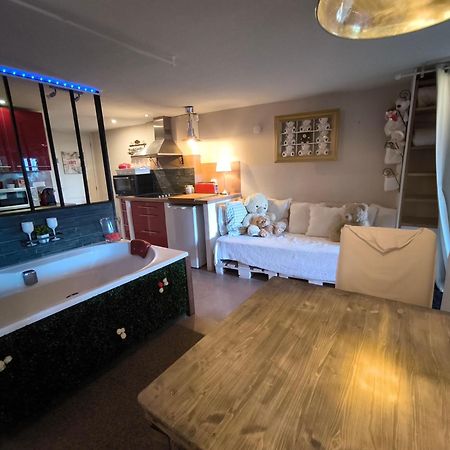 Love-Room Discret 40 M2 Bormes Les Mimosas Village Avec Terrasse المظهر الخارجي الصورة