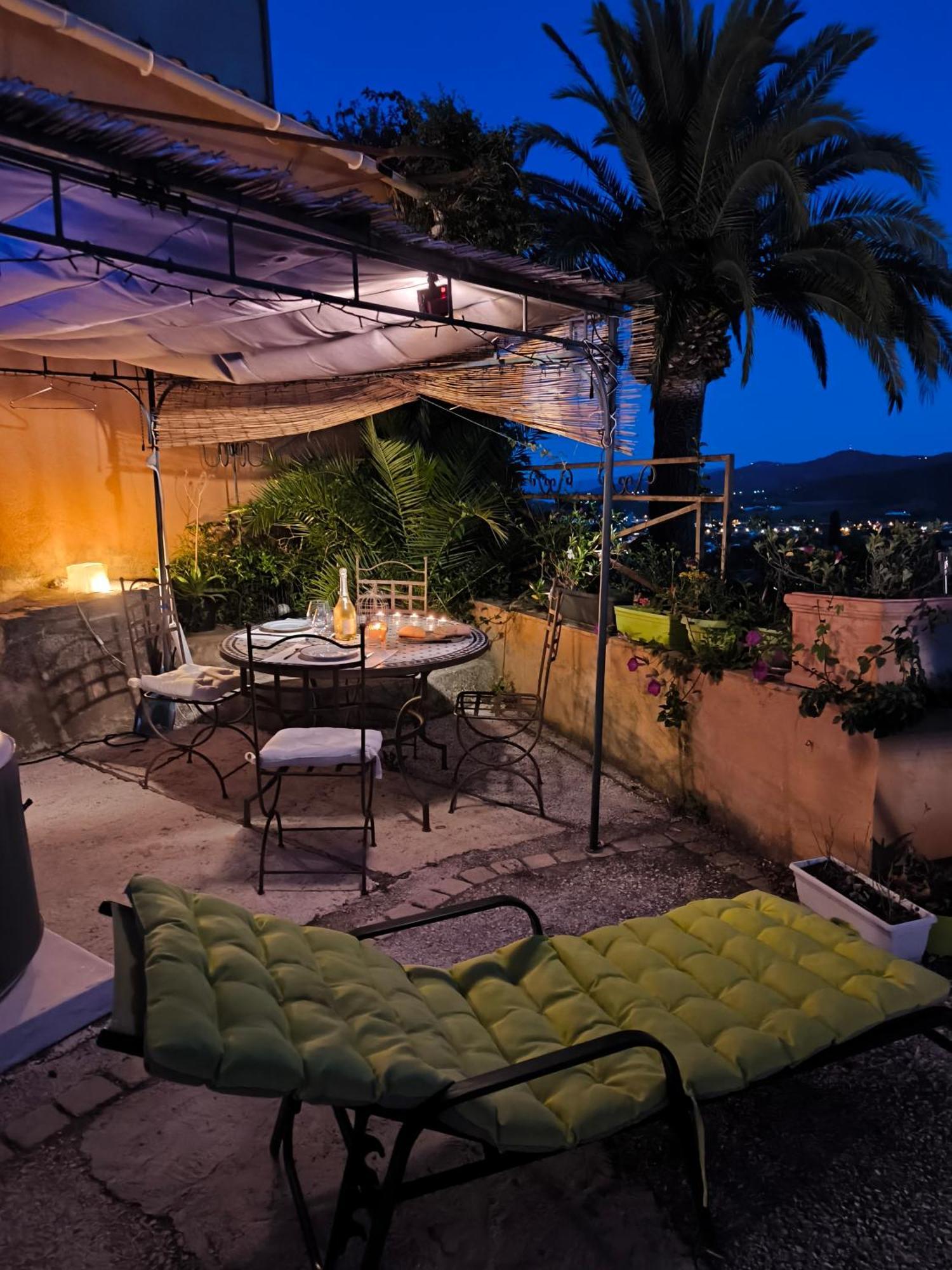 Love-Room Discret 40 M2 Bormes Les Mimosas Village Avec Terrasse المظهر الخارجي الصورة