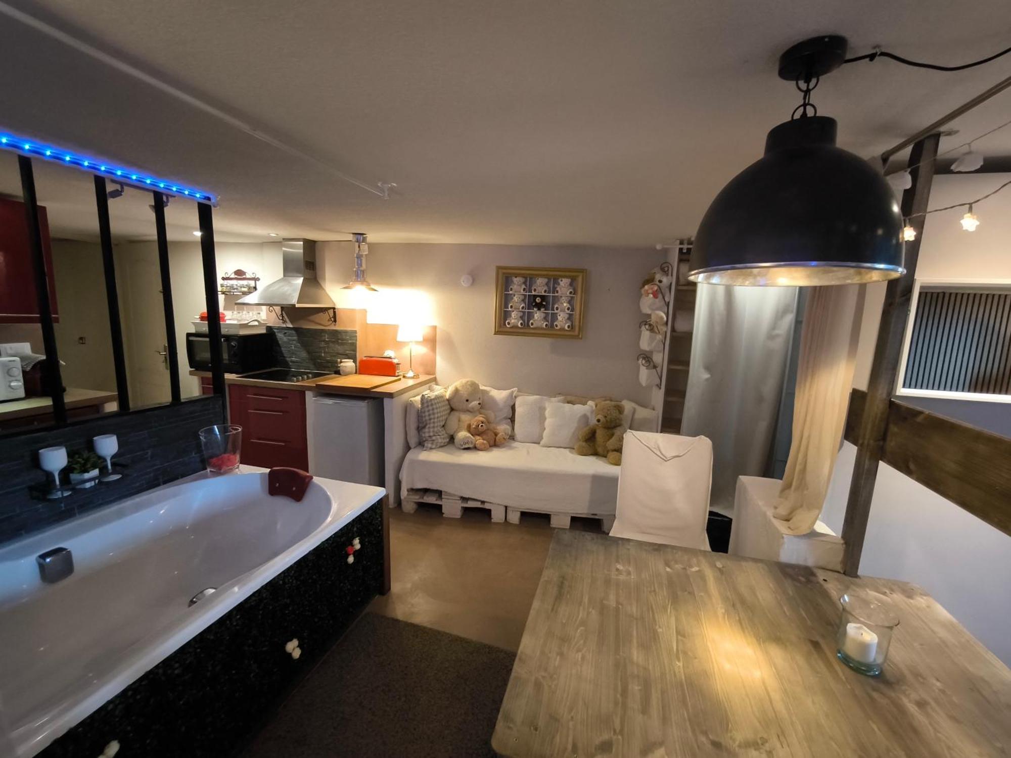 Love-Room Discret 40 M2 Bormes Les Mimosas Village Avec Terrasse المظهر الخارجي الصورة