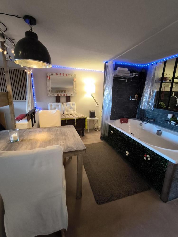 Love-Room Discret 40 M2 Bormes Les Mimosas Village Avec Terrasse المظهر الخارجي الصورة